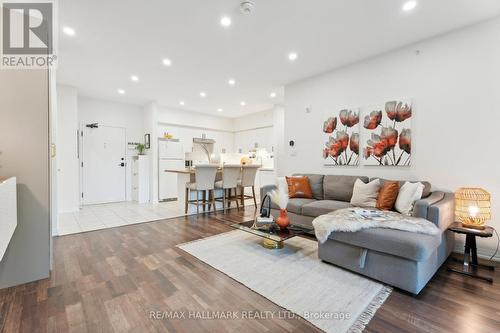 304 - 157 Wellington Street E, New Tecumseth (Alliston), ON - Indoor Photo Showing Living Room