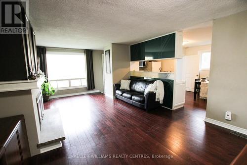 224 Axminster Drive, Richmond Hill (Crosby), ON - Indoor Photo Showing Living Room