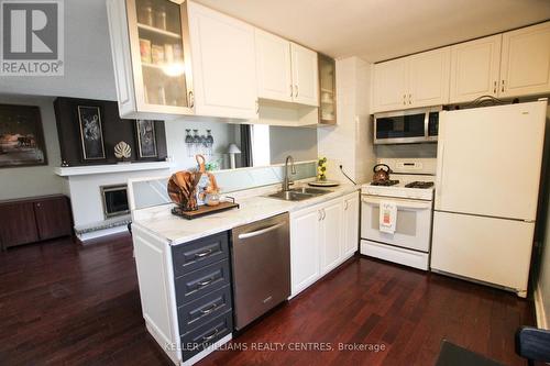 224 Axminster Drive, Richmond Hill (Crosby), ON - Indoor Photo Showing Kitchen With Double Sink