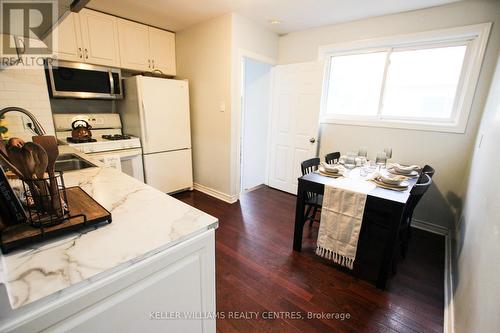 224 Axminster Drive, Richmond Hill (Crosby), ON - Indoor Photo Showing Kitchen