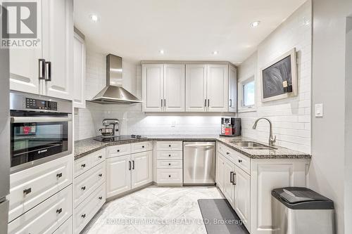 5 - 140 Ripley Court, Oakville, ON - Indoor Photo Showing Kitchen With Double Sink With Upgraded Kitchen