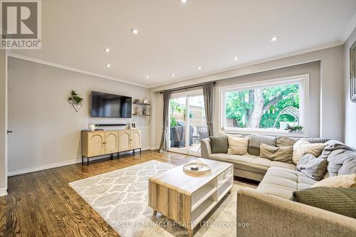 5 - 140 Ripley Court, Oakville, ON - Indoor Photo Showing Living Room