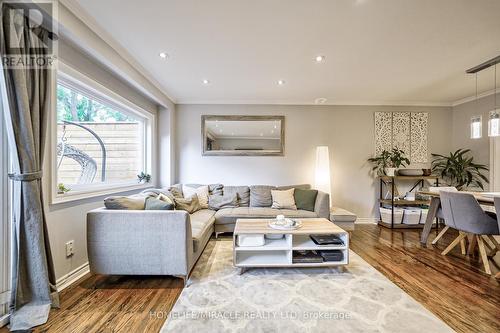 5 - 140 Ripley Court, Oakville, ON - Indoor Photo Showing Living Room