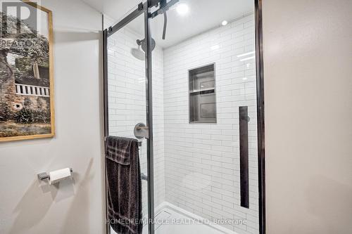 5 - 140 Ripley Court, Oakville, ON - Indoor Photo Showing Bathroom