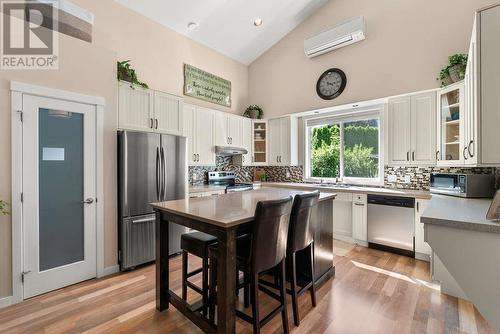 4377 Gordon Drive, Kelowna, BC - Indoor Photo Showing Kitchen With Upgraded Kitchen