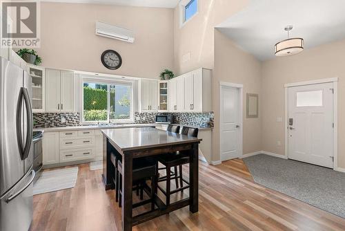 4377 Gordon Drive, Kelowna, BC - Indoor Photo Showing Kitchen