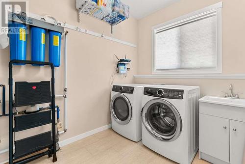 4377 Gordon Drive, Kelowna, BC - Indoor Photo Showing Laundry Room