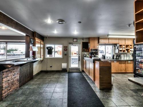 Restaurant - 2090 Route 122, Saint-Cyrille-De-Wendover, QC - Indoor Photo Showing Kitchen