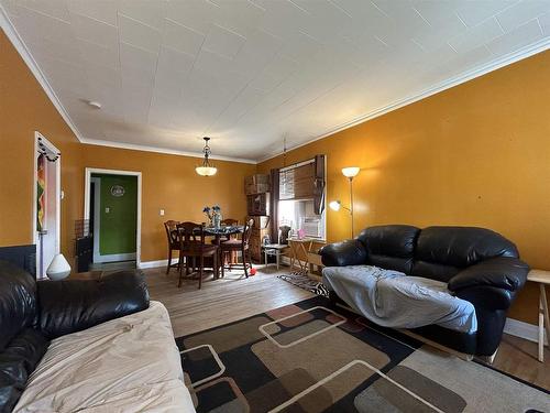 224 Second Street E, Fort Frances, ON - Indoor Photo Showing Living Room