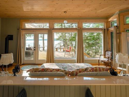 0 Queen Bee Island, District Of Kenora, ON - Indoor Photo Showing Bedroom