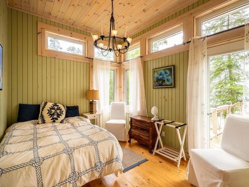 0 Queen Bee Island, District Of Kenora, ON - Indoor Photo Showing Bedroom