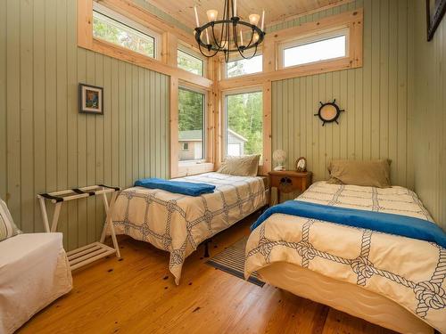 0 Queen Bee Island, District Of Kenora, ON - Indoor Photo Showing Bedroom