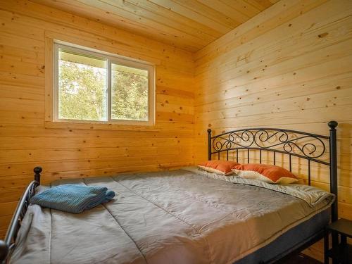 0 Queen Bee Island, District Of Kenora, ON - Indoor Photo Showing Bedroom