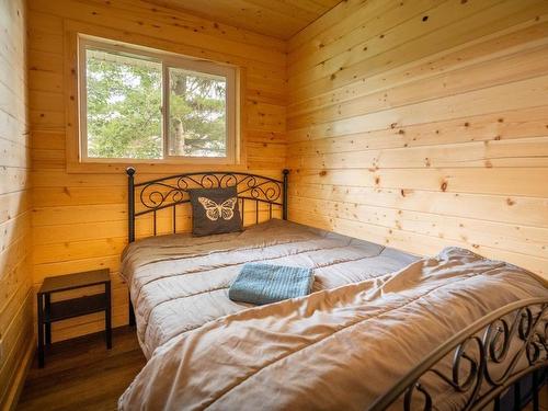 0 Queen Bee Island, District Of Kenora, ON - Indoor Photo Showing Bedroom