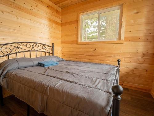 0 Queen Bee Island, District Of Kenora, ON - Indoor Photo Showing Bedroom