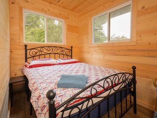 0 Queen Bee Island, District Of Kenora, ON - Indoor Photo Showing Bedroom