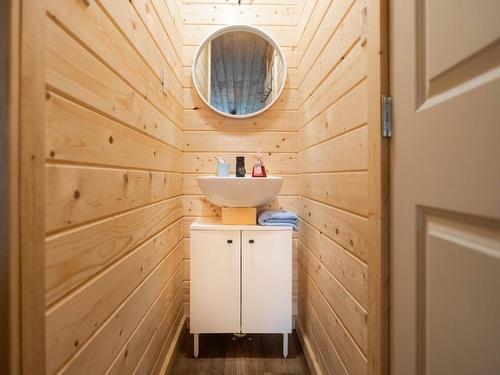 0 Queen Bee Island, District Of Kenora, ON - Indoor Photo Showing Laundry Room