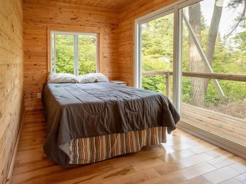 0 Queen Bee Island, District Of Kenora, ON - Indoor Photo Showing Bedroom