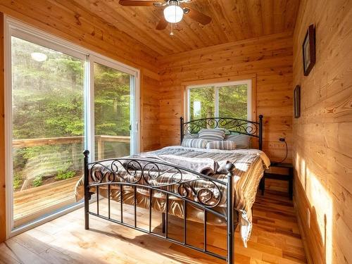 0 Queen Bee Island, District Of Kenora, ON - Indoor Photo Showing Bedroom