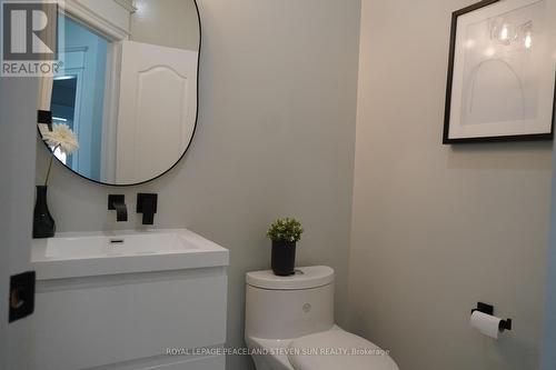 210 Canyon Hill Avenue, Richmond Hill (Westbrook), ON - Indoor Photo Showing Bathroom