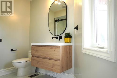 210 Canyon Hill Avenue, Richmond Hill (Westbrook), ON - Indoor Photo Showing Bathroom