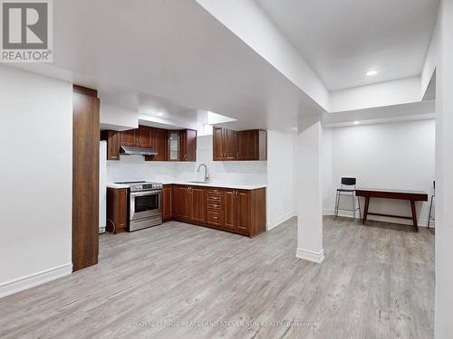 210 Canyon Hill Avenue, Richmond Hill (Westbrook), ON - Indoor Photo Showing Kitchen