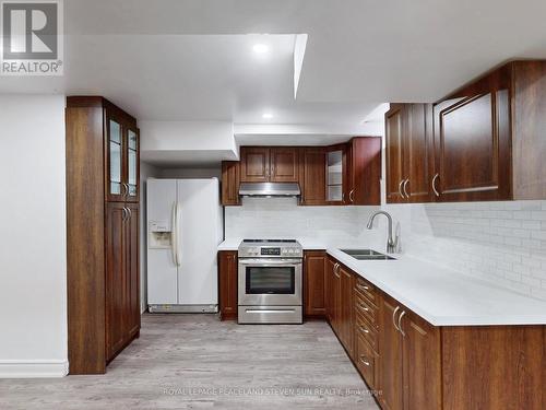 210 Canyon Hill Avenue, Richmond Hill (Westbrook), ON - Indoor Photo Showing Kitchen With Double Sink