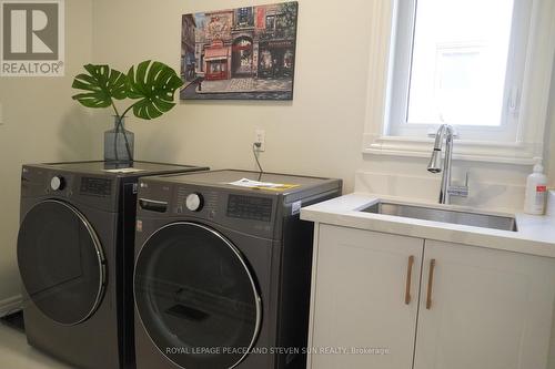 210 Canyon Hill Avenue, Richmond Hill (Westbrook), ON - Indoor Photo Showing Laundry Room