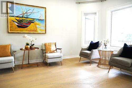 210 Canyon Hill Avenue, Richmond Hill (Westbrook), ON - Indoor Photo Showing Living Room