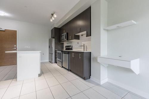 320 Plains Road|Unit #517, Burlington, ON - Indoor Photo Showing Kitchen