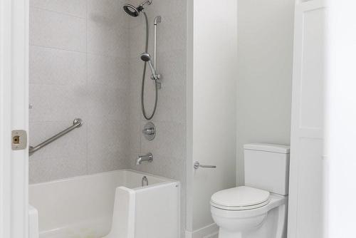 Bath can be converted back - 320 Plains Road|Unit #517, Burlington, ON - Indoor Photo Showing Bathroom