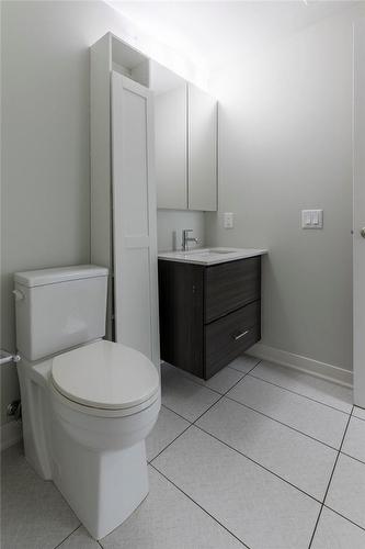 320 Plains Road|Unit #517, Burlington, ON - Indoor Photo Showing Bathroom