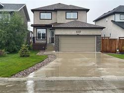 109 Kowalsky CR  Winnipeg, MB R3R 3A8