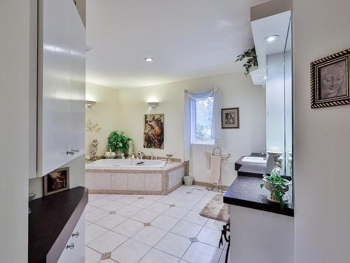 Ensuite bathroom - 12 Ch. De Rambervillers, Lorraine, QC - Indoor Photo Showing Bathroom