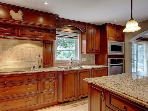 Cuisine - 336 Rue Jean-Talon, Saint-Jean-Sur-Richelieu, QC - Indoor Photo Showing Kitchen With Double Sink