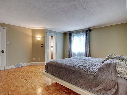 Chambre Ã  coucher principale - 336 Rue Jean-Talon, Saint-Jean-Sur-Richelieu, QC - Indoor Photo Showing Bedroom