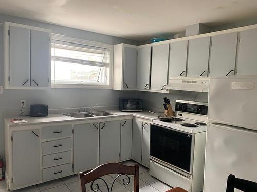 Kitchen - 485 Av. Franquelin, Sept-Îles, QC - Indoor Photo Showing Kitchen With Double Sink