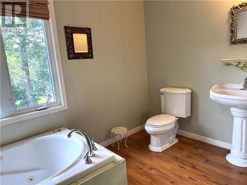 171 Nepahwin Avenue, Sudbury, ON - Indoor Photo Showing Bathroom