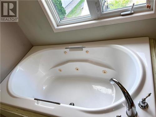 171 Nepahwin Avenue, Sudbury, ON - Indoor Photo Showing Bathroom