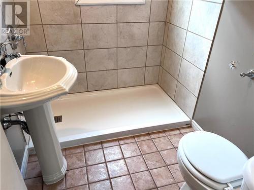 171 Nepahwin Avenue, Sudbury, ON - Indoor Photo Showing Bathroom