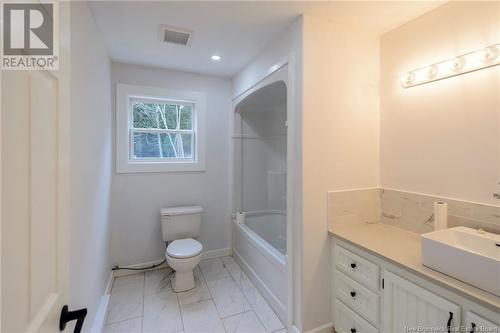 71 Robertson Road, Hampton, NB - Indoor Photo Showing Bathroom