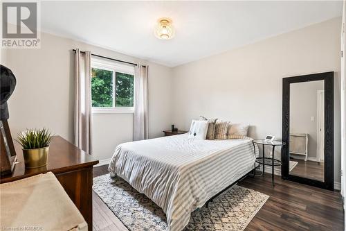 227 12Th Avenue, Hanover, ON - Indoor Photo Showing Bedroom