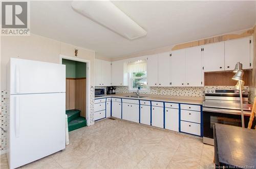 38 Gerard Road, Saint-Antoine, NB - Indoor Photo Showing Kitchen With Double Sink