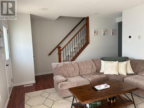 61 - 2145 North Routledge Park, London, ON - Indoor Photo Showing Living Room