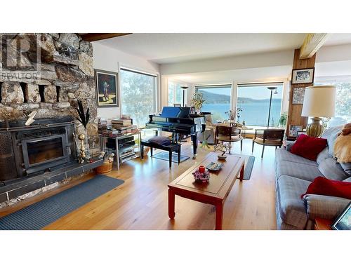 6035 Walnut Road, 100 Mile House, BC - Indoor Photo Showing Living Room With Fireplace