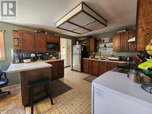 6813 Swelander Road, 100 Mile House, BC - Indoor Photo Showing Kitchen