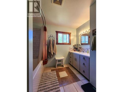 6813 Swelander Road, 100 Mile House, BC - Indoor Photo Showing Bathroom