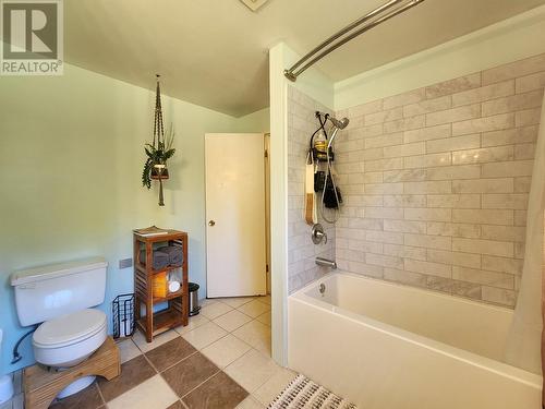 6813 Swelander Road, 100 Mile House, BC - Indoor Photo Showing Bathroom