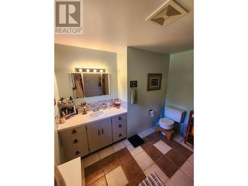 6813 Swelander Road, 100 Mile House, BC - Indoor Photo Showing Bathroom