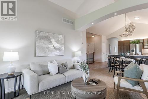 60 Chadwin Drive, Kawartha Lakes (Lindsay), ON - Indoor Photo Showing Living Room